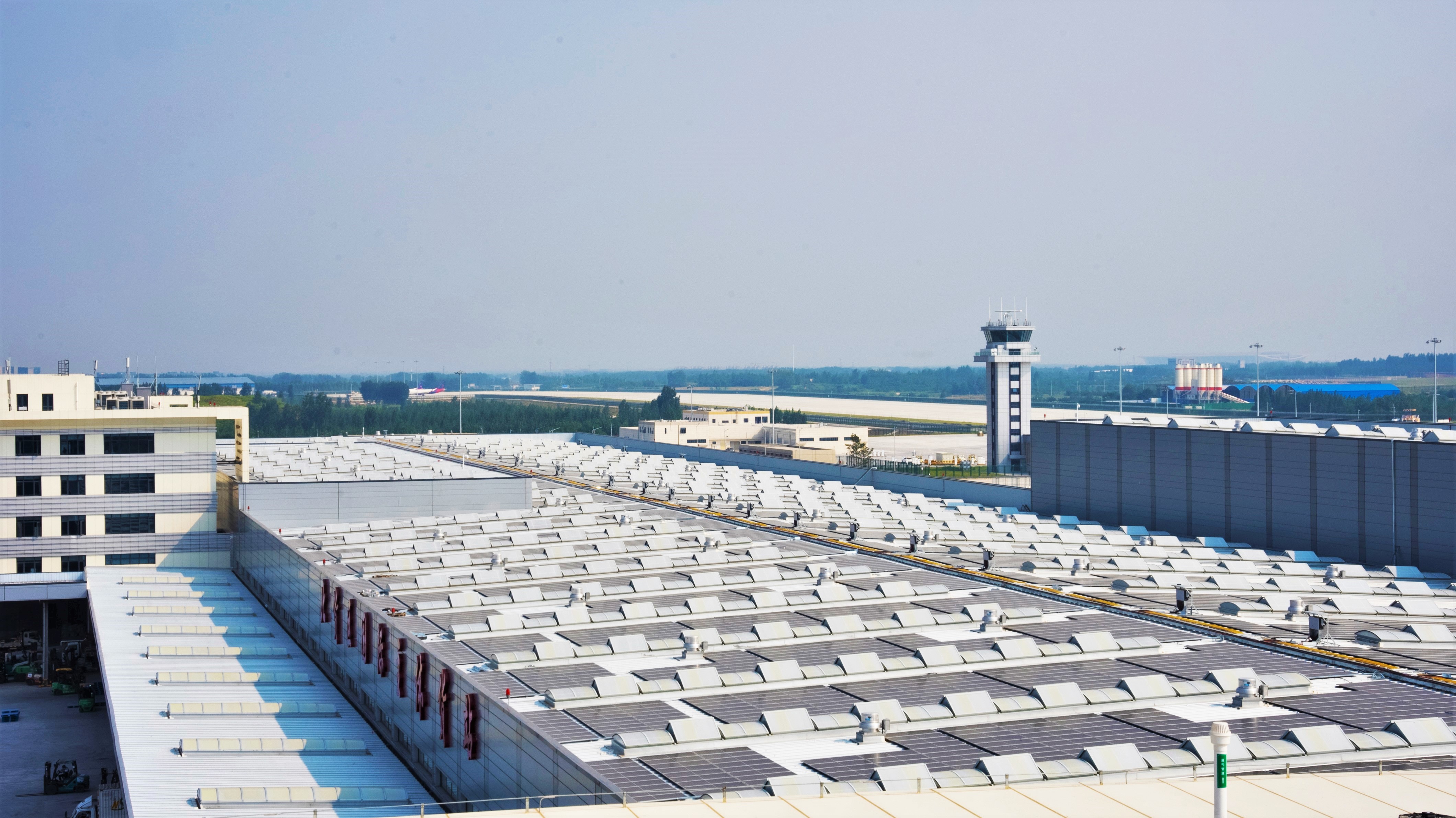 新郑国际机场三期扩建北货运站11MW分布式光伏电站