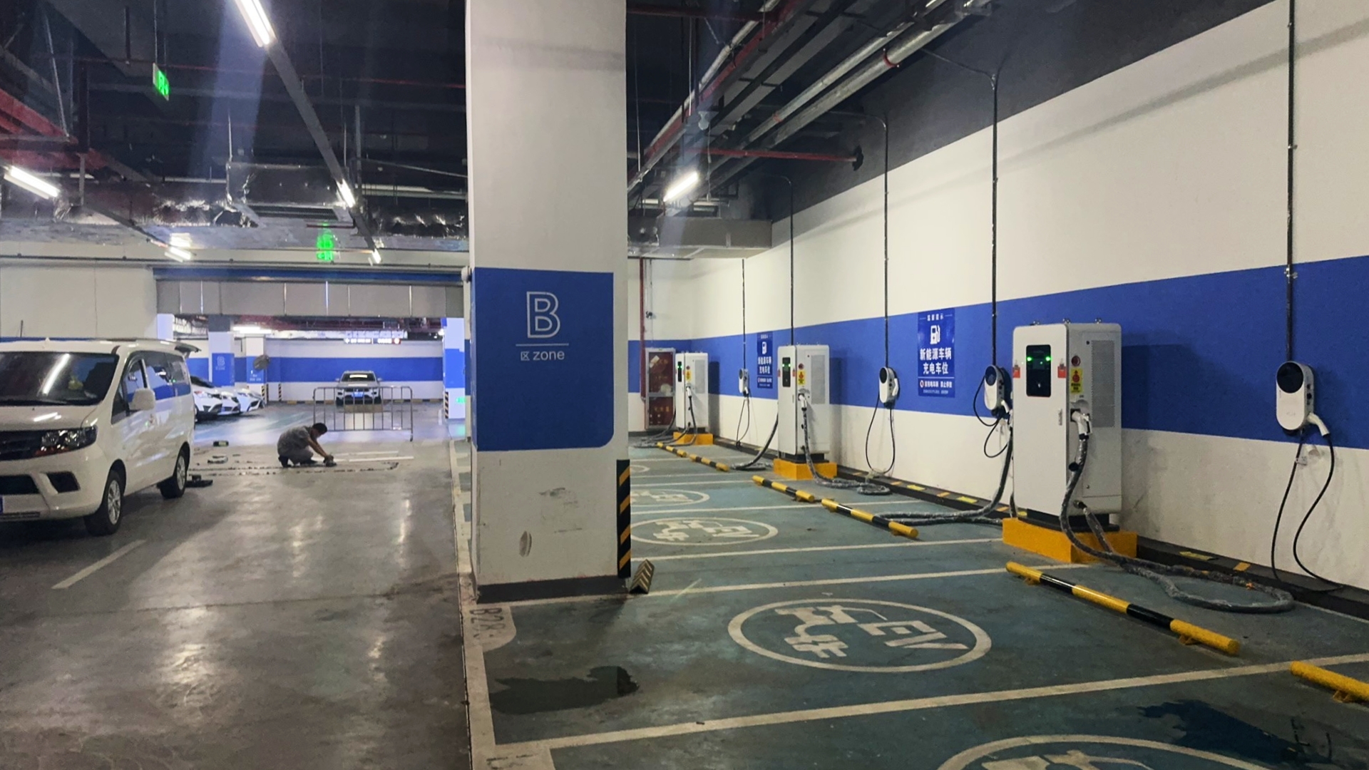 安徽安庆弘阳广场阳光充电站