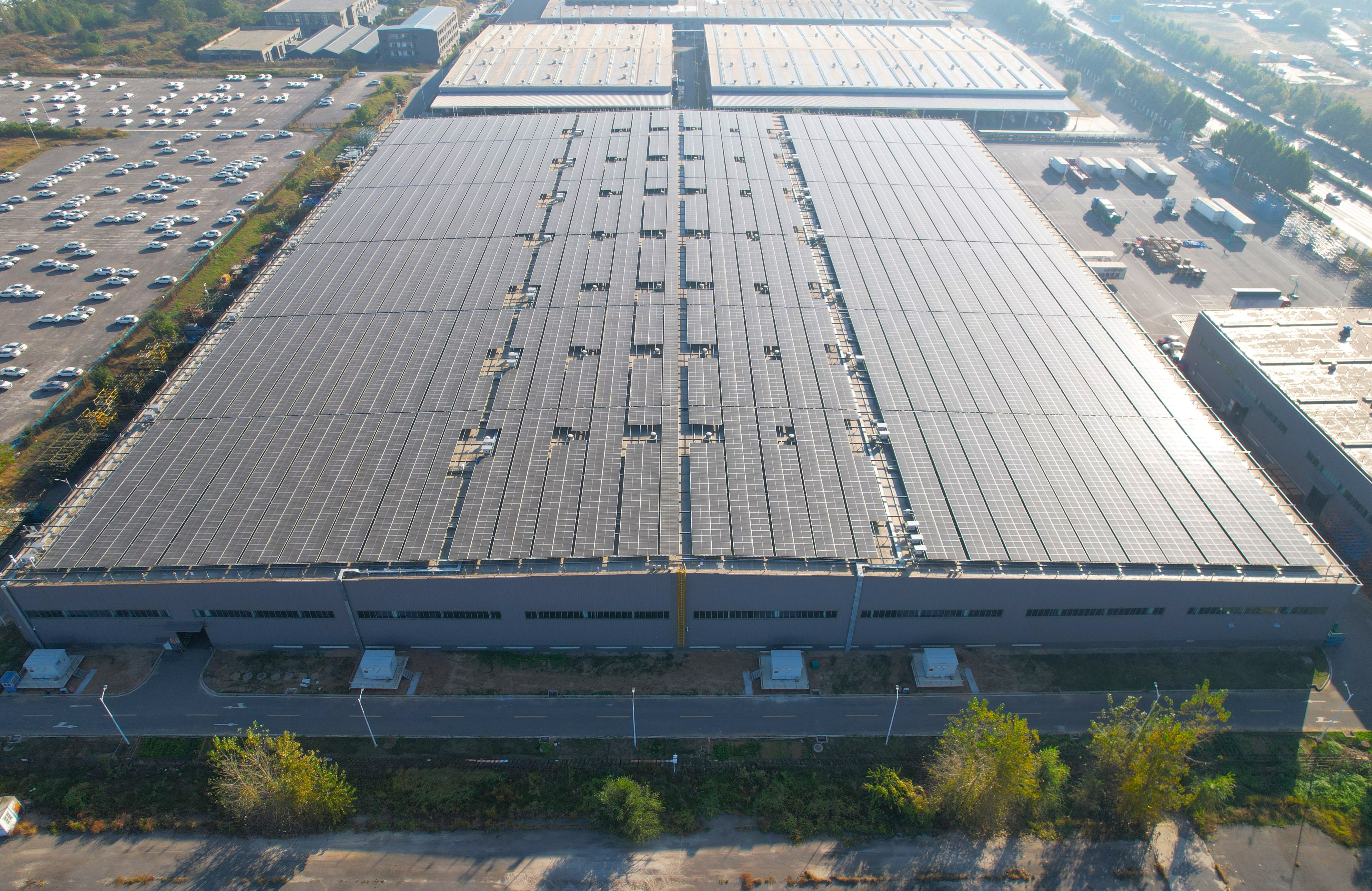 东风日产5.42MW工商业光伏电站