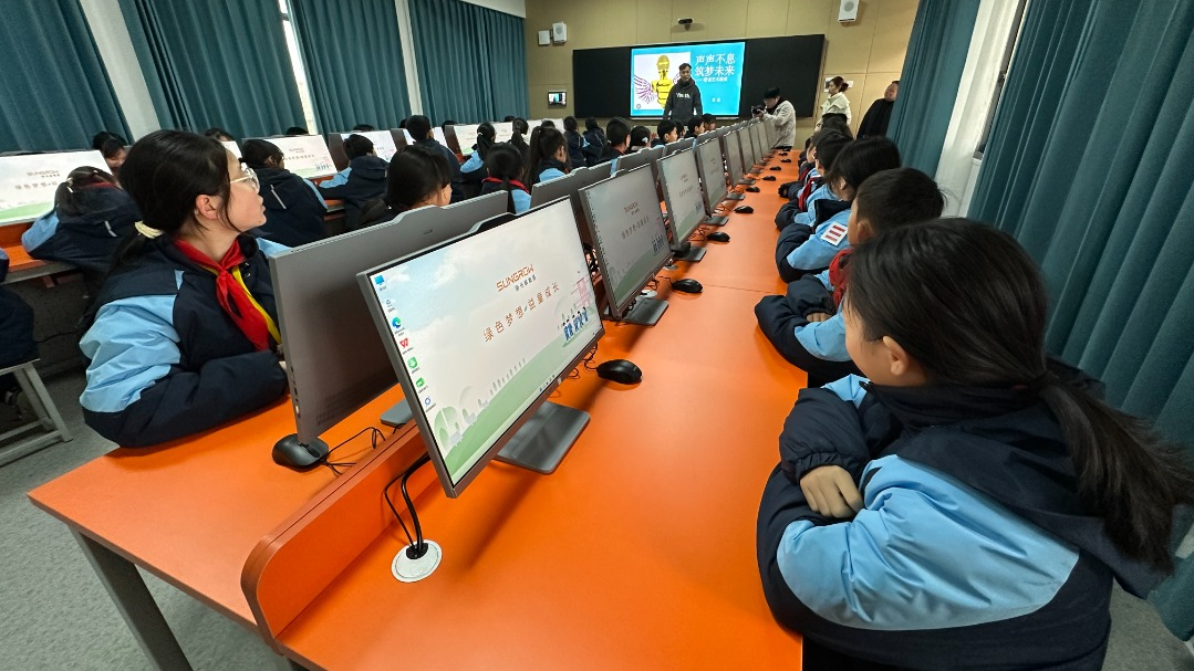 阳光正能量公益行 │ 芒果公益加码，阳光智慧教室“加课表”