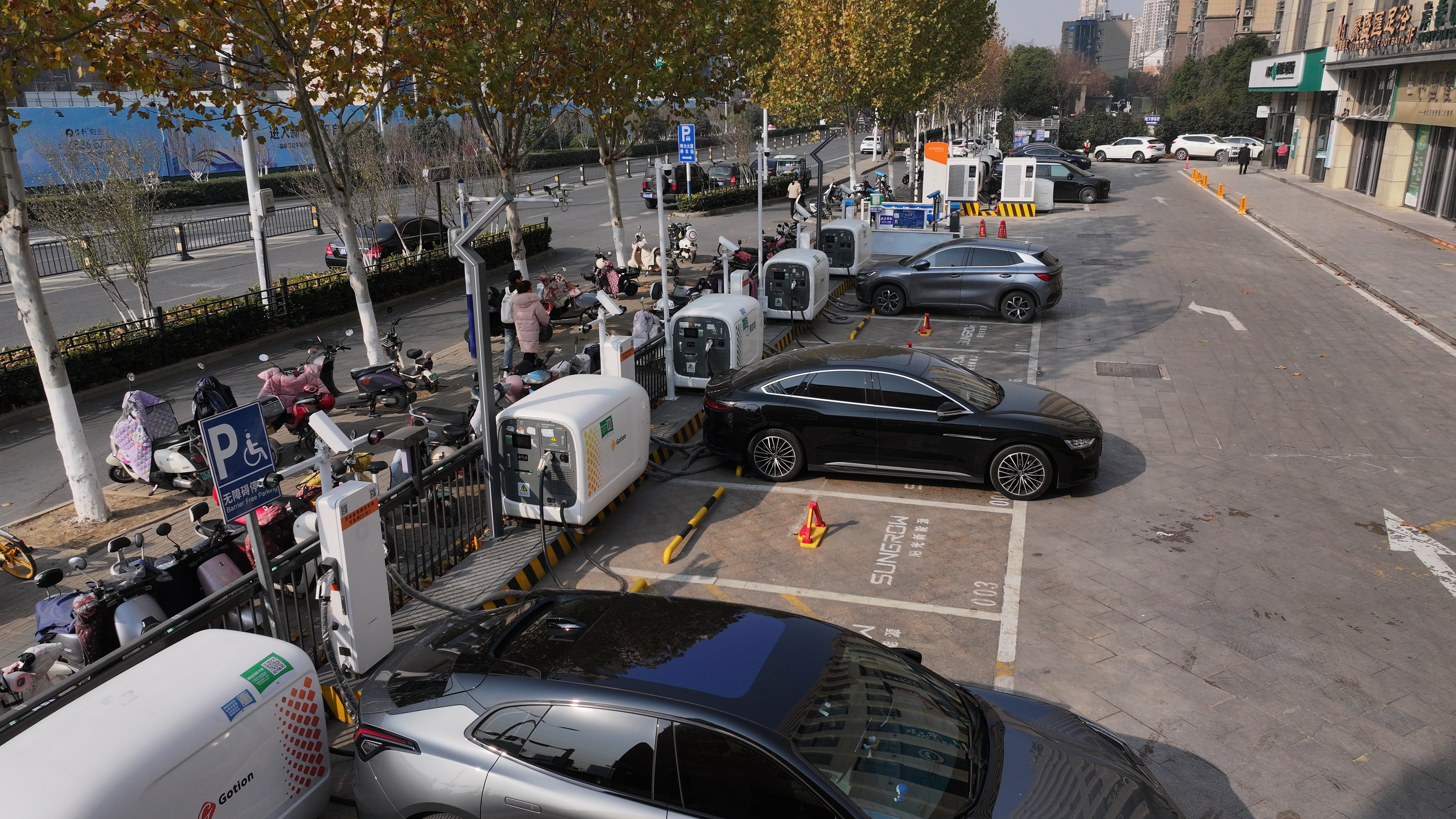 安徽合肥神力广场阳光充电站